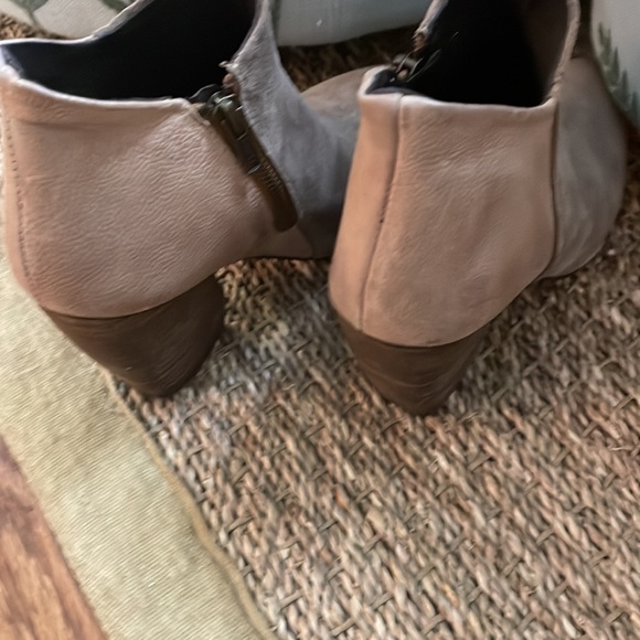 Anthropologie Diba True neutral light taupe tan suede leather ankle boots 6.5 - Picture 9 of 11